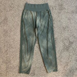 Athleta Nolita Slim Tapered Printed Crop Pant Women’s Size 0 Green Pants